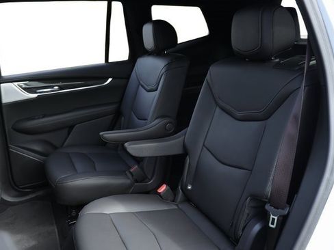 Used 2022 Cadillac XT6 Sport w/ Technology Package image 13