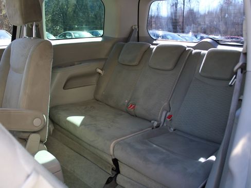 Used 2015 Nissan Quest S image 24