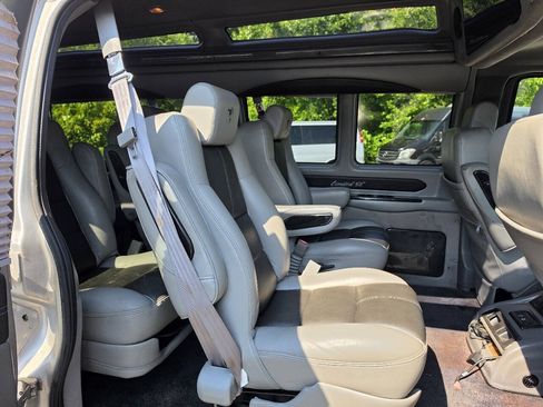 Used 2015 GMC Savana 2500 Extended RWD image 5