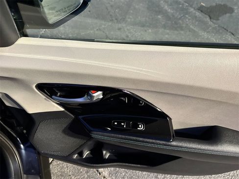 Used 2019 Kia Niro EX Premium w/ Sunroof Package image 32