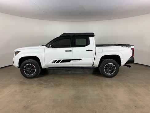 Used 2024 Toyota Tacoma SR image 15