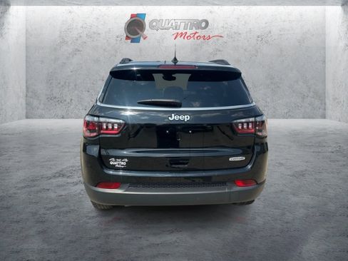 Used 2025 Jeep Compass Latitude AWD/4WD image 4
