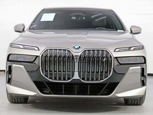 Used 2023 BMW i7 xDrive60 image 6