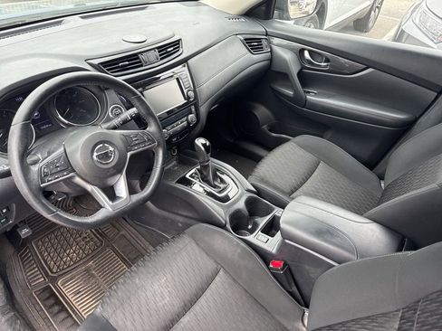 Used 2019 Nissan Rogue SV image 11
