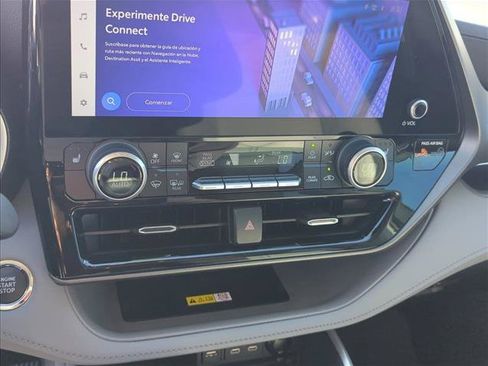 Used 2023 Toyota Highlander XLE FWD image 21