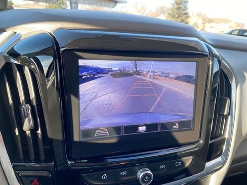 Used 2020 Chevrolet Traverse LT image 17