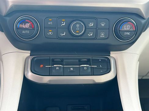 Used 2021 GMC Acadia Denali w/ Denali Technology Package AWD/4WD image 17