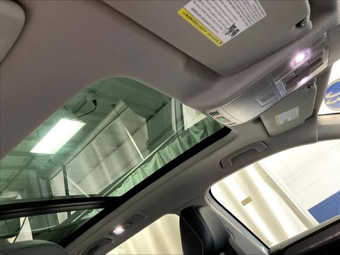 Used 2023 Volkswagen Tiguan SE AWD/4WD image 22