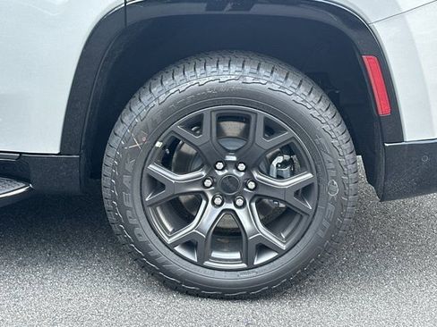 New 2026 Jeep Grand Wagoneer 4WD image 18