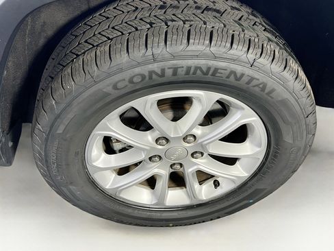 Used 2022 Jeep Grand Cherokee Laredo E w/ Security & Convenience Group image 28