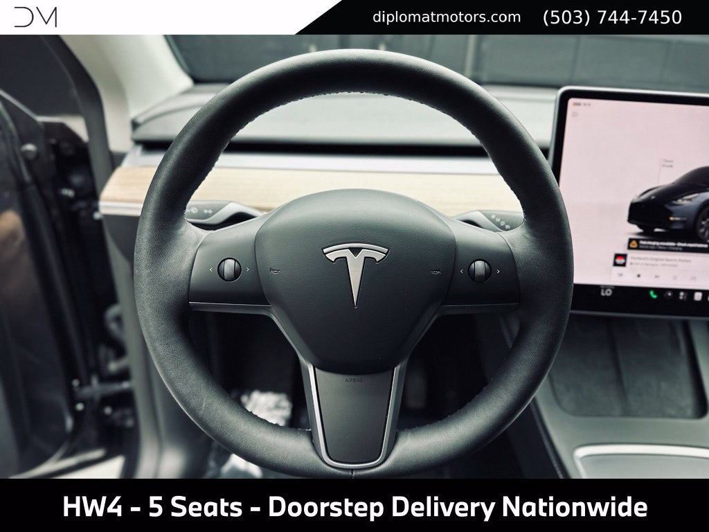 Used 2025 Tesla Model Y Long Range AWD/4WD image 28