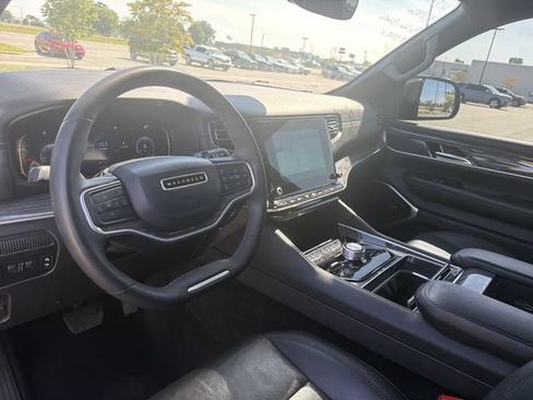 Used 2022 Jeep Wagoneer Series II AWD/4WD image 11