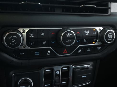 Used 2025 Jeep Wrangler Sahara w/ Safety Group image 21