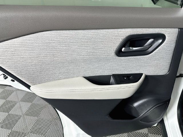 Used 2022 Nissan Rogue SV FWD image 23