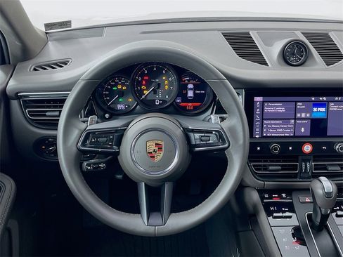 Certified 2025 Porsche Macan image 21