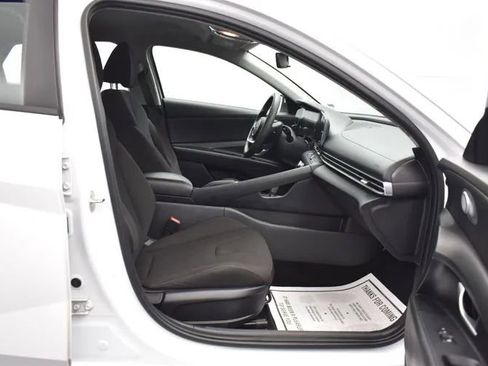 Used 2024 Hyundai Elantra SEL FWD image 16
