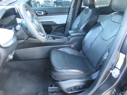Used 2023 Jeep Compass Limited w/ Elite Group AWD/4WD image 16
