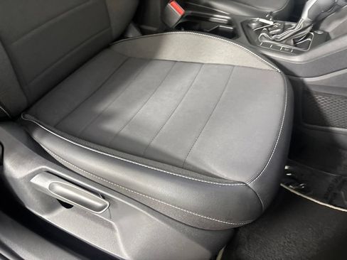 Used 2022 Volkswagen Taos SE w/ Panoramic Sunroof Package AWD/4WD image 30