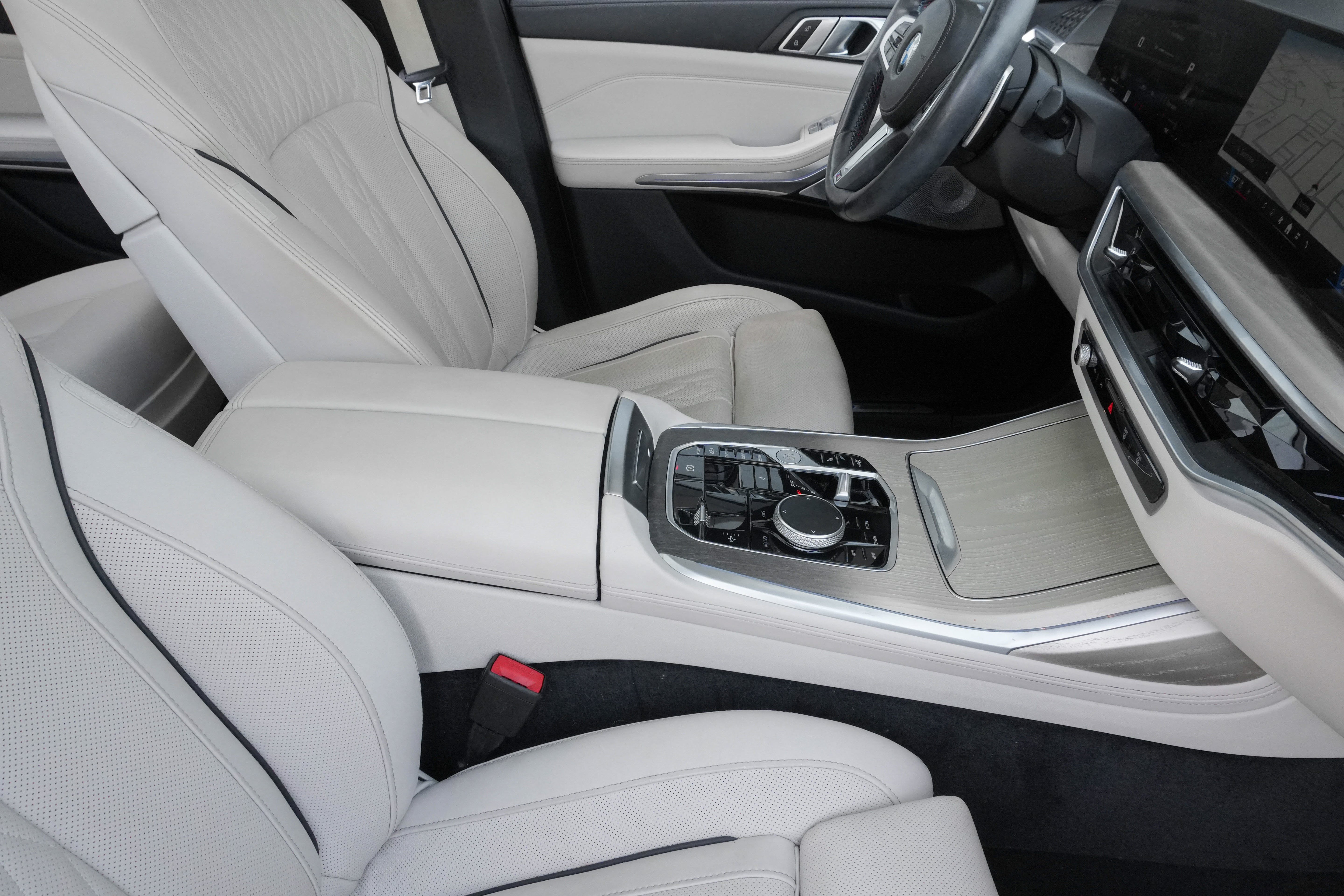 Certified 2024 BMW X7 M60i AWD/4WD image 13