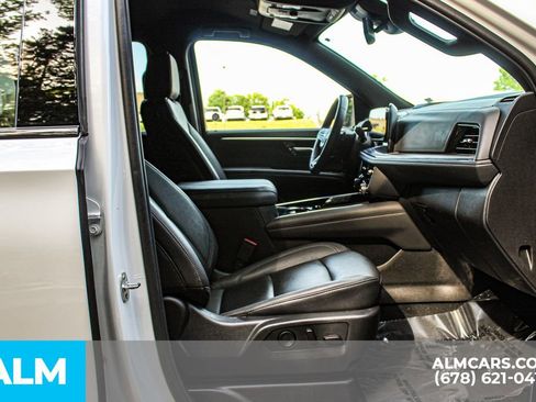 Used 2025 Chevrolet Suburban Z71 AWD/4WD image 23