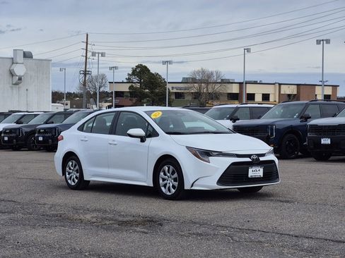 Used 2024 Toyota Corolla LE FWD image 2