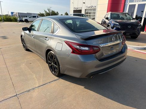 Used 2017 Nissan Altima 2.5 SR w/ Midnight Edition Package FWD image 3