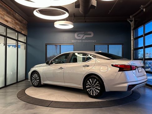 Used 2024 Nissan Altima 2.5 SV image 5