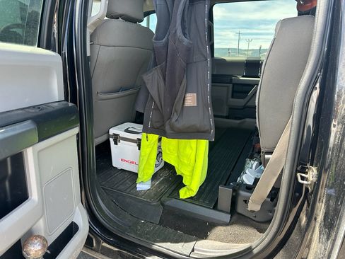 Used 2017 Ford F350 XLT w/ Camper Package AWD/4WD image 9