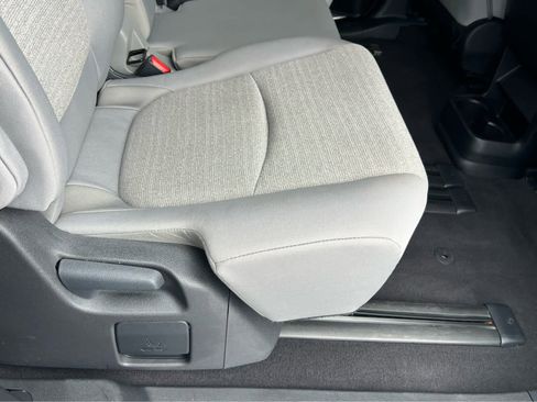 Used 2025 Toyota Sienna LE FWD image 21