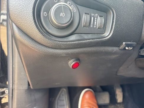 Used 2018 Jeep Renegade Altitude w/ Safety & Security Group AWD/4WD image 20