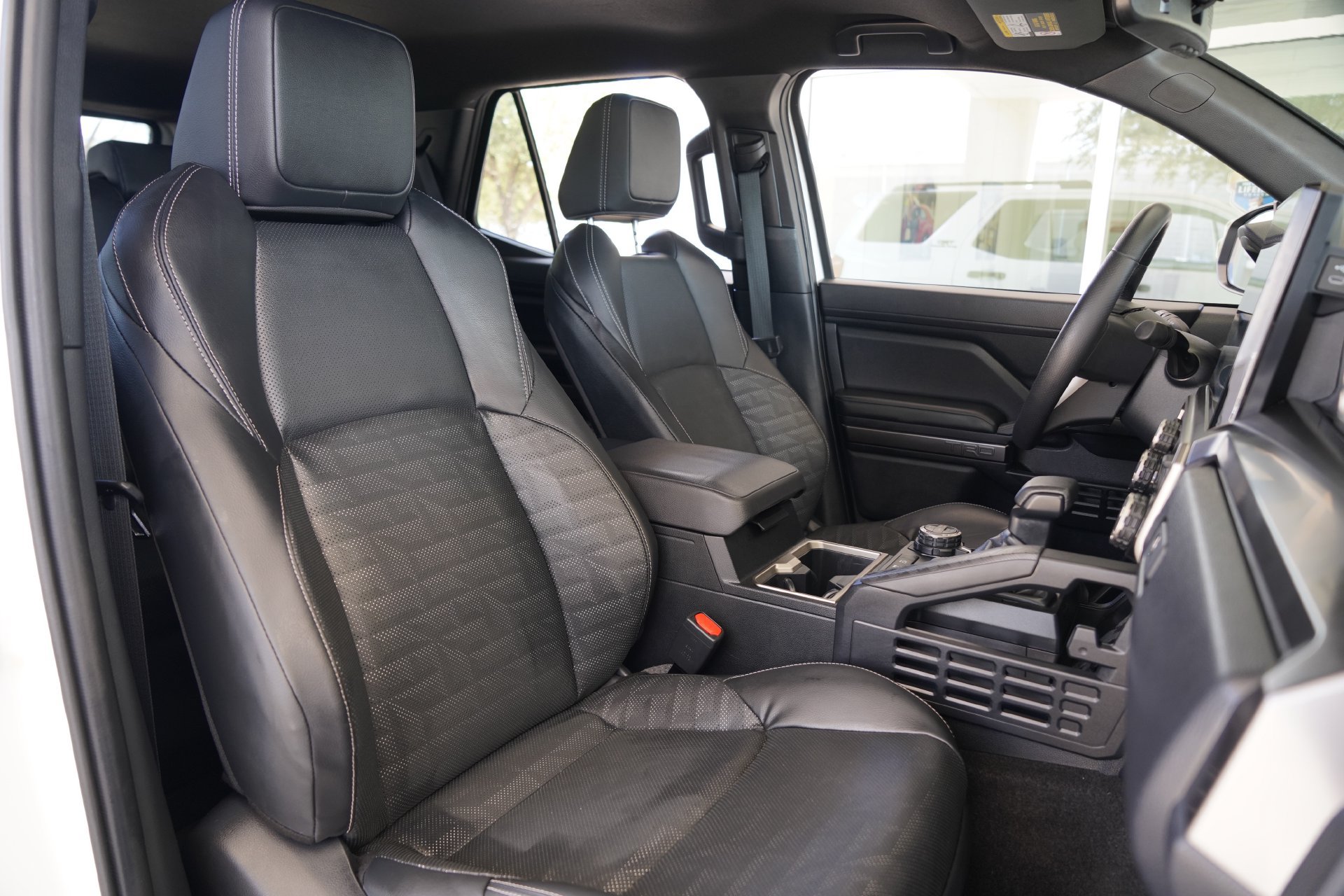 Used 2025 Toyota 4Runner TRD Off-Road Premium AWD/4WD image 28