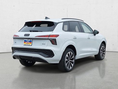 New 2026 Audi Q3 quattro 2.0T AWD/4WD image 5