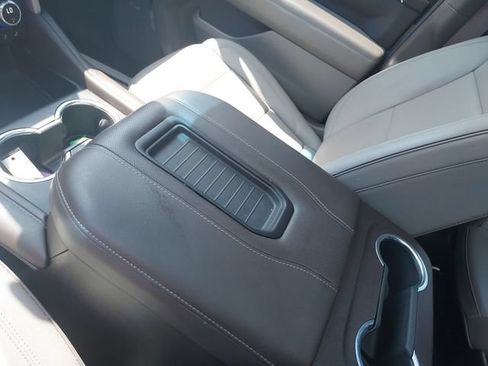 Used 2023 GMC Yukon XL SLT AWD/4WD image 27