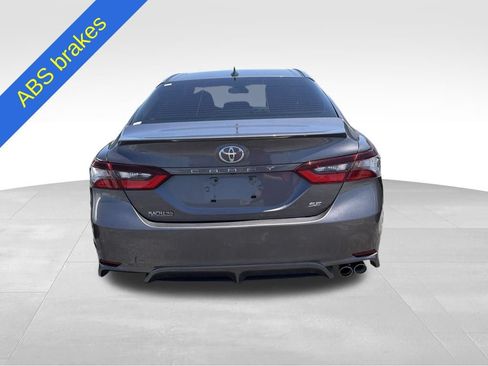 Used 2021 Toyota Camry SE FWD image 5