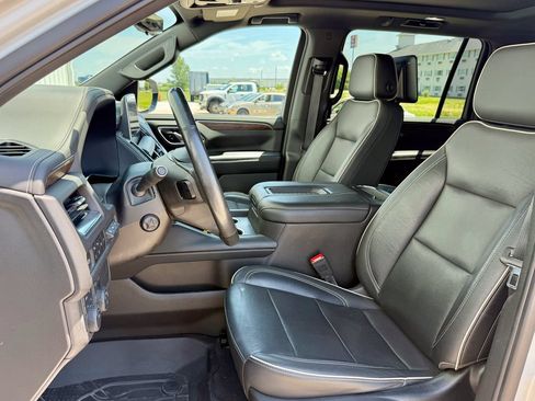 Used 2021 Chevrolet Suburban Premier AWD/4WD image 11