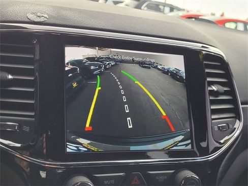 Certified 2021 Jeep Grand Cherokee Laredo X image 10