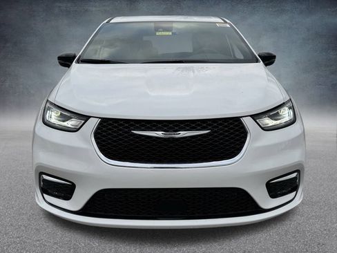 New 2026 Chrysler Pacifica Select image 5