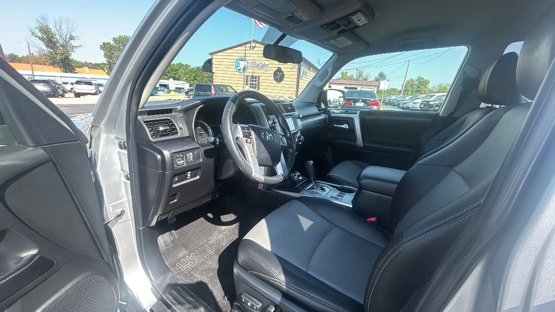 Used 2017 Toyota 4Runner SR5 Premium AWD/4WD image 23