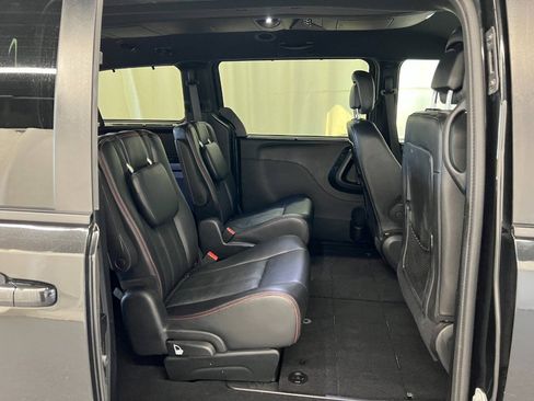Used 2017 Dodge Grand Caravan GT FWD image 11