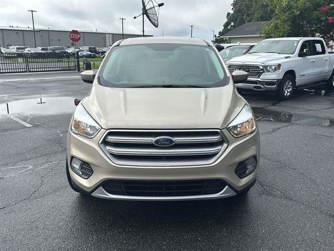 Used 2017 Ford Escape SE FWD image 2