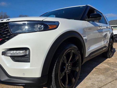 Used 2022 Ford Explorer ST w/ ST Street Pack image 31