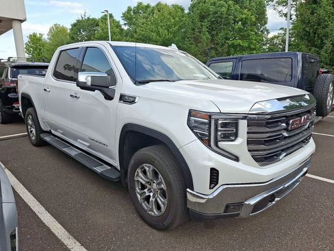 Used 2024 GMC Sierra 1500 SLT w/ SLT Convenience Package AWD/4WD image 4