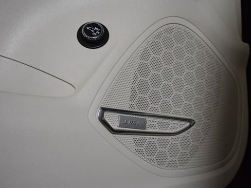 Used 2023 Buick Envision Avenir image 9