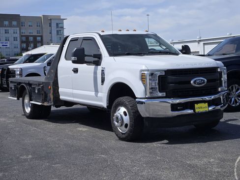 Used 2019 Ford F350 XL w/ XL Value Package image 3