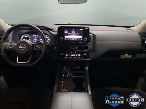Used 2024 Nissan Pathfinder S image 10