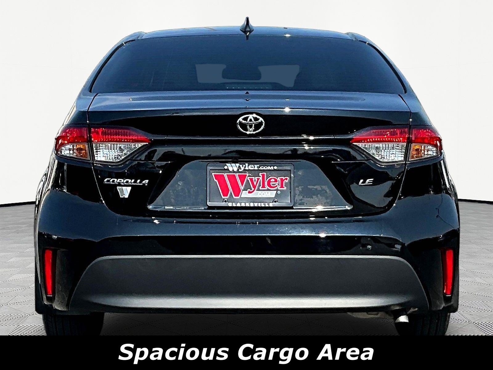 Used 2025 Toyota Corolla LE FWD image 5