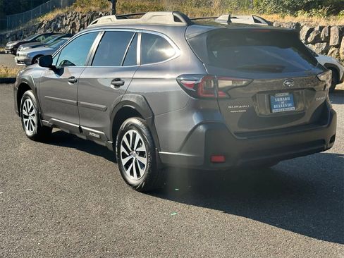 Used 2025 Subaru Outback Premium image 3