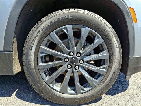 Used 2023 Chevrolet Traverse RS w/ LPO, Floor Liner Package AWD/4WD image 9
