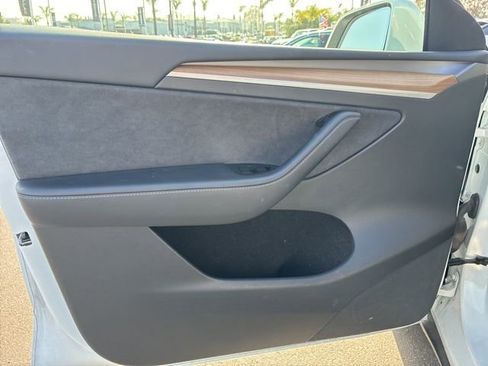 Used 2022 Tesla Model Y Long Range AWD/4WD image 9