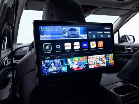 Used 2025 Kia Carnival SX image 1